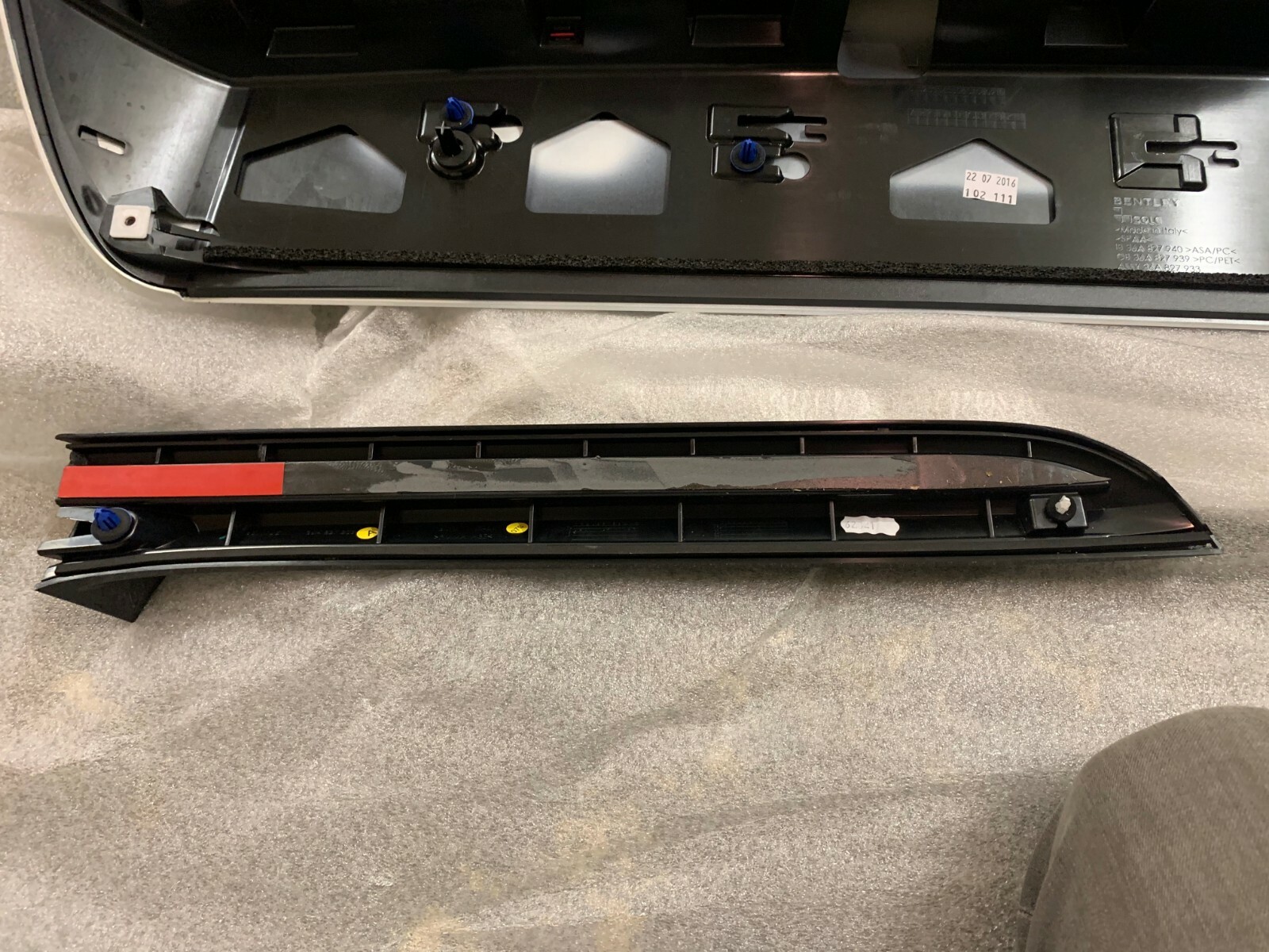  BENTLEY BENTAYGA REAR ROOF SPOILER OEM 36A827933