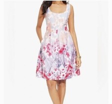 Nine West Floral Dress Size 4 Blue with flowers Pockets Pleated