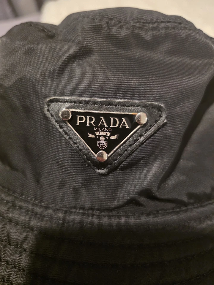 Sombrero cubo de nailon negro PRADA Foto 2 de 4