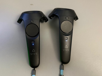 2x HTC Vive Controller