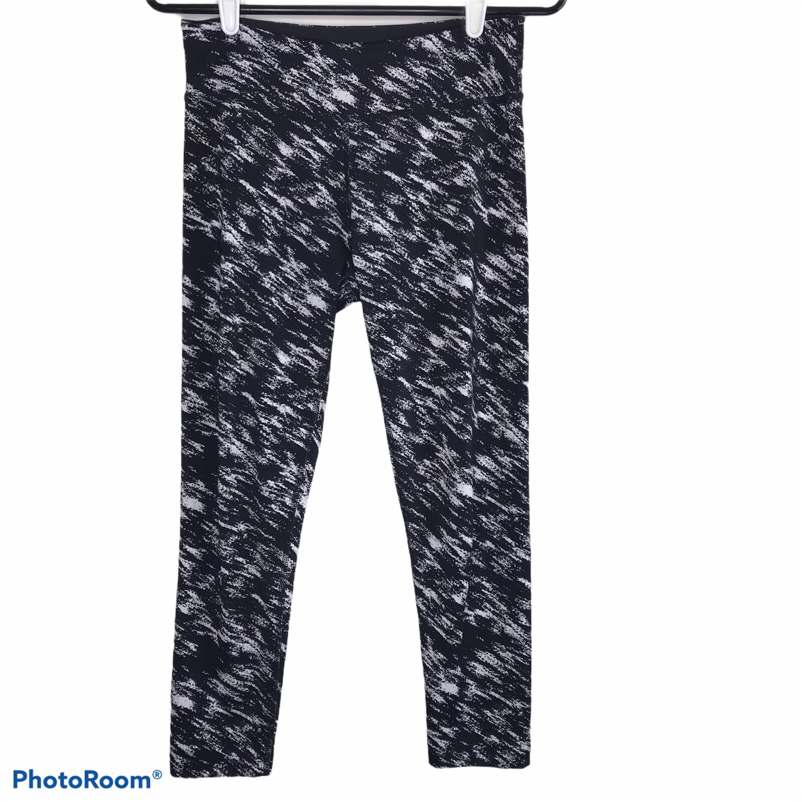 Beyond Yoga Black And White Cropped Leggings Size Med… Gem