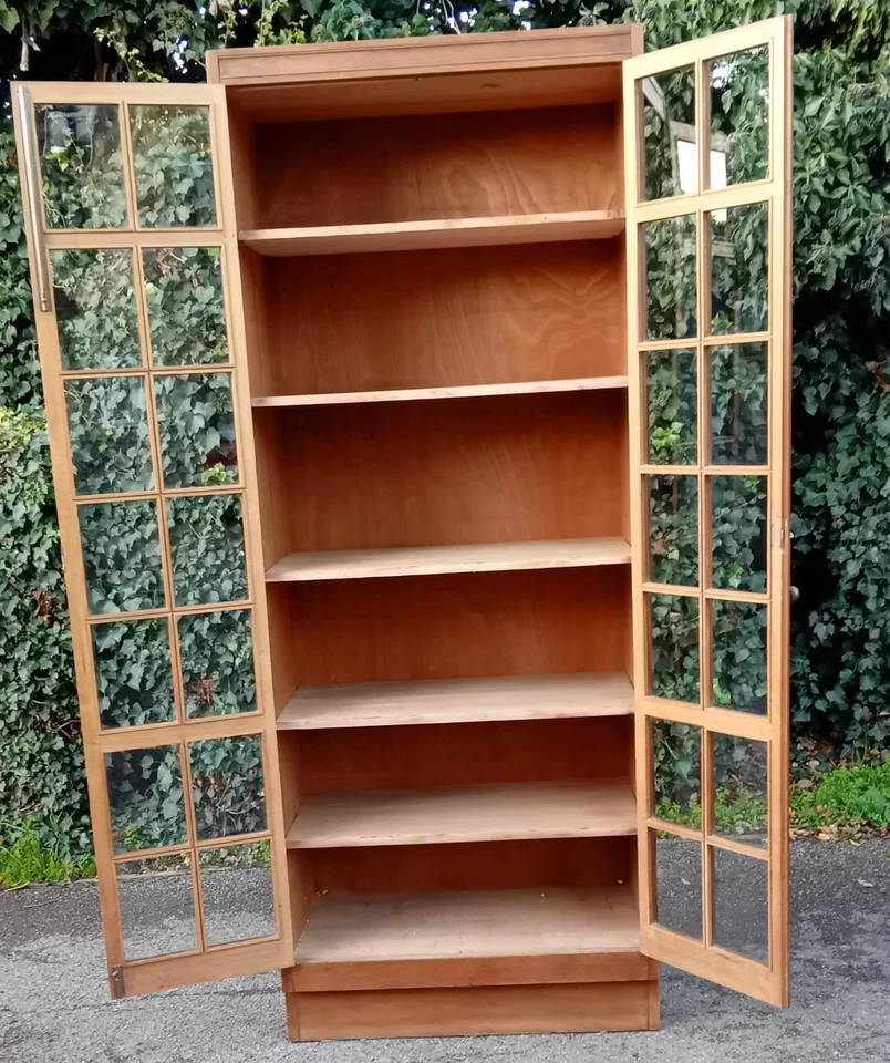 LARGE SOLID OAK  SCHOOL  CUPBOARD LINEN HOUSEKEEPERS CABINET - Image 3 of 4