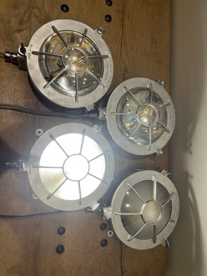 Vintage Crouse Hinds HL-P-1920 Schottleuchten. 