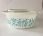 Vintage Pyrex 1.5-Quart Casserole Dish In The "Butterprint" Amish Pattern w/ Lid