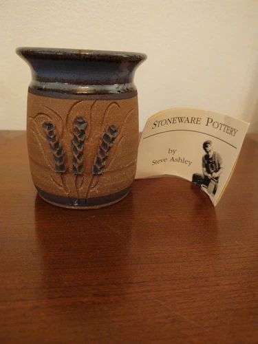 2006 SIGNED Studio STEVE ASHLEY Ceramic Pottery WHEAT Stoneware Vase Brown Blue