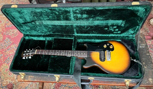 Gibson Melody Maker 1970s Electric Guitar Serial #88006 with Hard Case