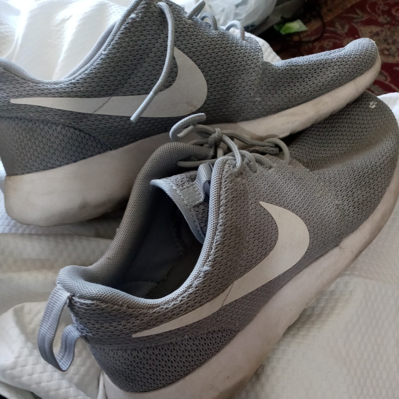 Nike grey white knit mesh fabric Size 9 