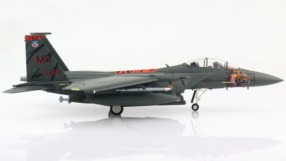 Hobby Master 1:72 US Air Force (USAF) F-15E Eagle “Tiger Meet Americas” 90-0250 - image 2 of 4