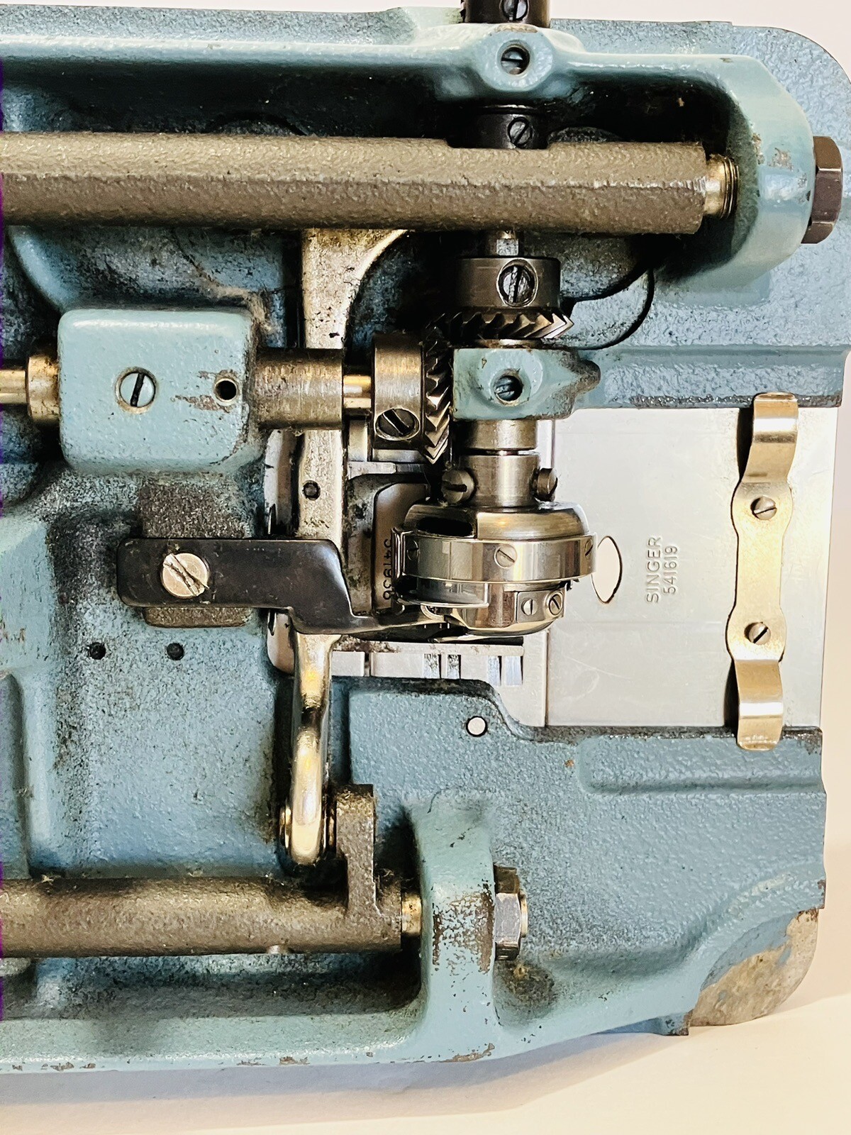 Singer Commercial Industrial Sewing Machine Model 2033 FOR PARTS NOT