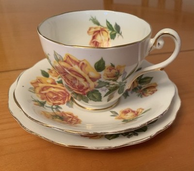 Sammelgedeck Blumenmuster gelb Royal Standard England Romany Rose