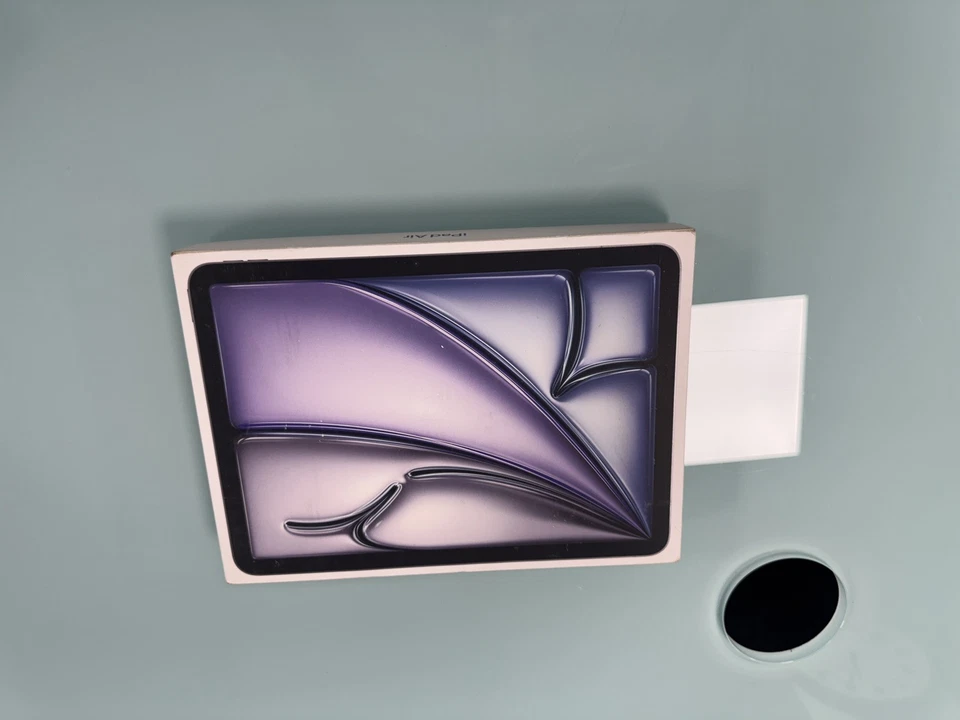 Apple iPad Air 11" 128GB M3 SPACE GREY WiFi + CELLULAR A3267 8GB RAM NEW SEALED - Image 3 of 3