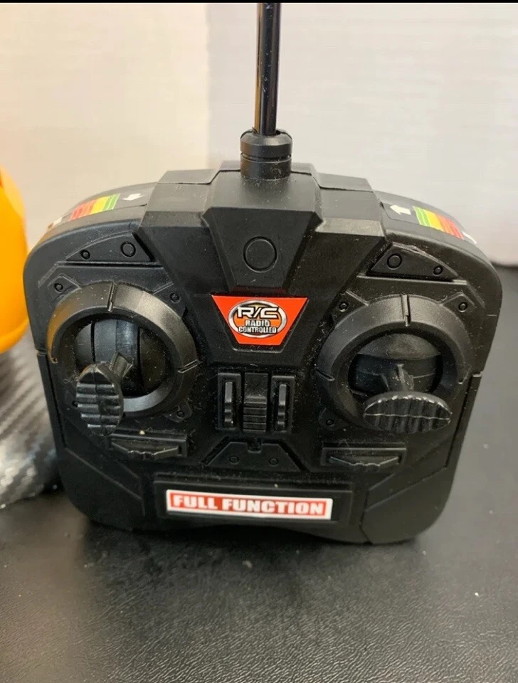 Yellow 2012 Chevy Camaro Ultimate Series 13” Wireless RC Car Pre-Owned EUC 🔥🔥 - Image 2 of 4