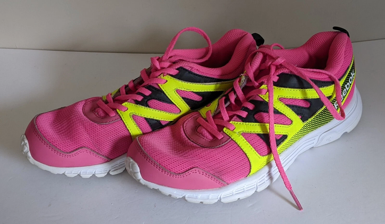Reebok Run Supreme 2.0 Women's Running Shoes Sz. 6 Pink AR3474