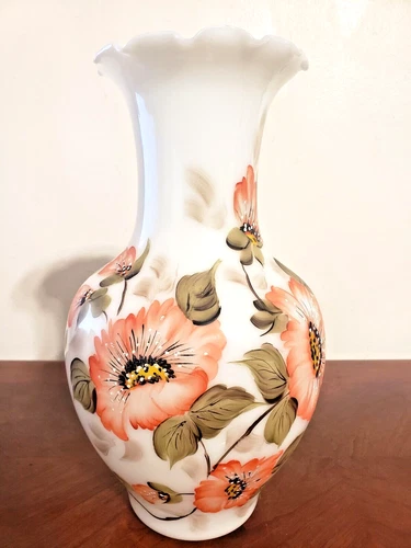 Gorgeous Vintage 11 Inch Tall Davis Lynch Hand Painted Milk Glass Ruffled Vase