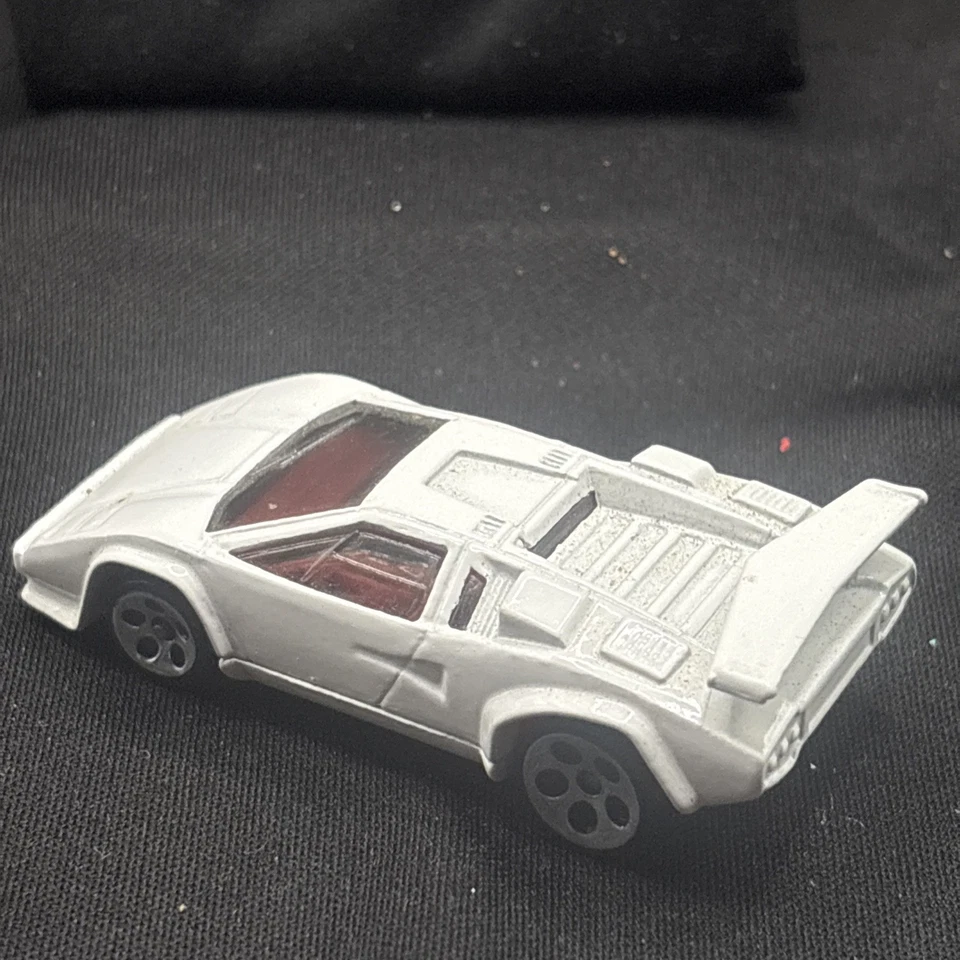 Vintage Hot Wheels Diecast Lamborghini Countach White 1:64 Malaysia Made 1987 - Image 4 of 4