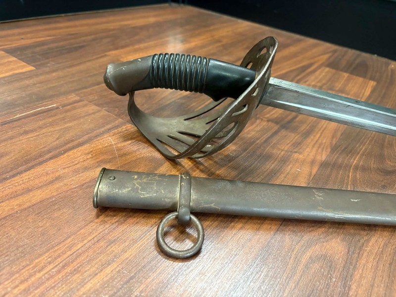 M-1890 WW1 Chilean Cavalry Saber/Scabbard (Chatellerault, France)