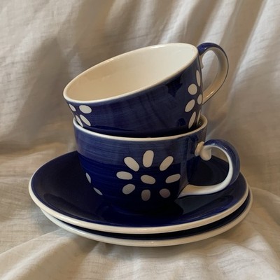 Teeschneider von Wittard Chelsea Set aus zwei blauen Tassen und Untertassen Blumenmotiv