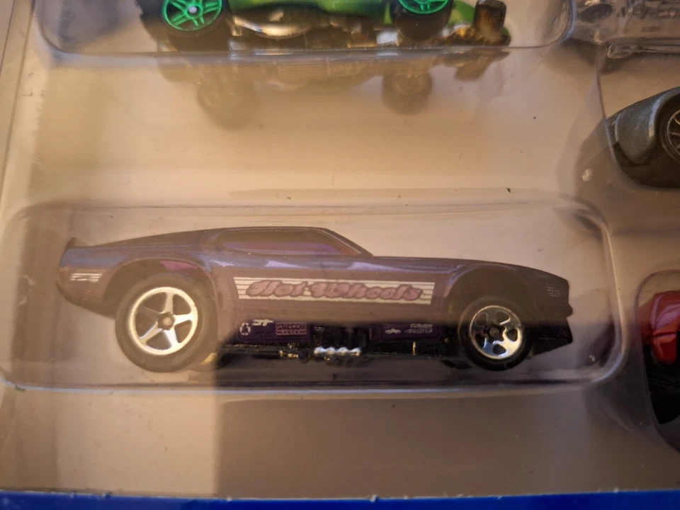 Paquete de 10 Hot Wheels 2005: Bugatti Veyron gris, Rodger Dodger azul, Mustang '71 Foto 4 de 4