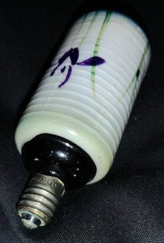 VINTAGE C6 MILK GLASS CHRISTMAS LIGHT BULB - JAPANESE LANTERN ‘NONWORKING’ - Picture 5 of 6