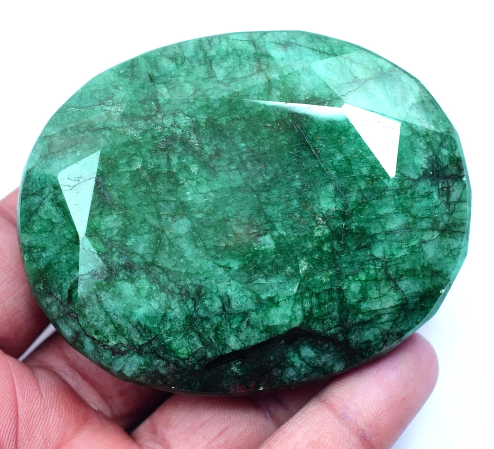 Natural Huge Green Emerald Zambian 840.0 CT Certified Oval Cut Loose Gemstone - Image 2 of 4