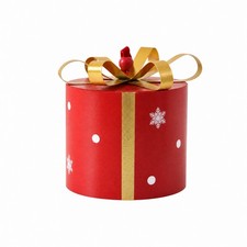 Dekogeschenkbox mit Schleife und Beerenanh&auml;nger festlich f&uuml;r Weihnachtsbaum