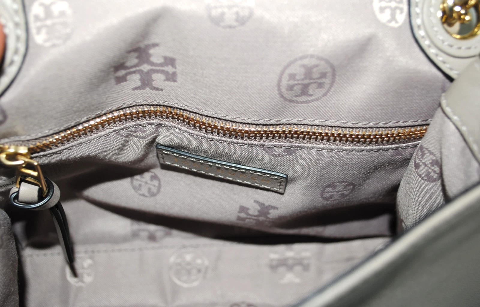 Tracolla Tory Burch French Bryant trapuntata con patta magnetica (vedi condizioni)