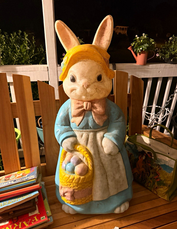 VintaEaster Rabbit Yard Statue Holding Basket, Resin Multicolor Porch Decoration