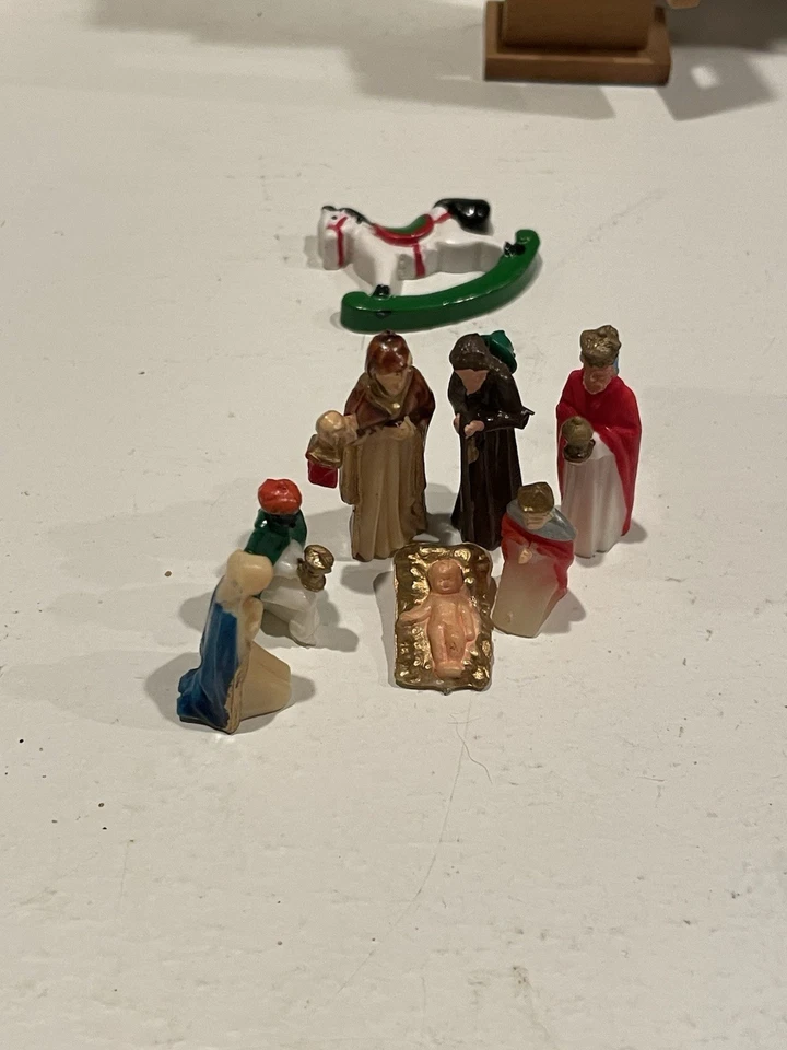 Collection of Vintage Dollhouse Miniatures & Accessories - Image 4 of 4