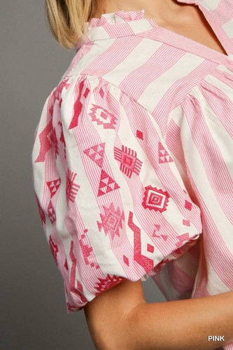 Umgee Women's Embroidered Split Neck Short Sleeve Striped Top in Pink - 第 4/5 張圖片