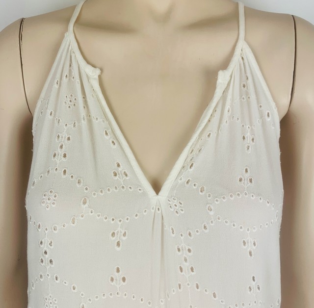 white lace sleeveless blouse