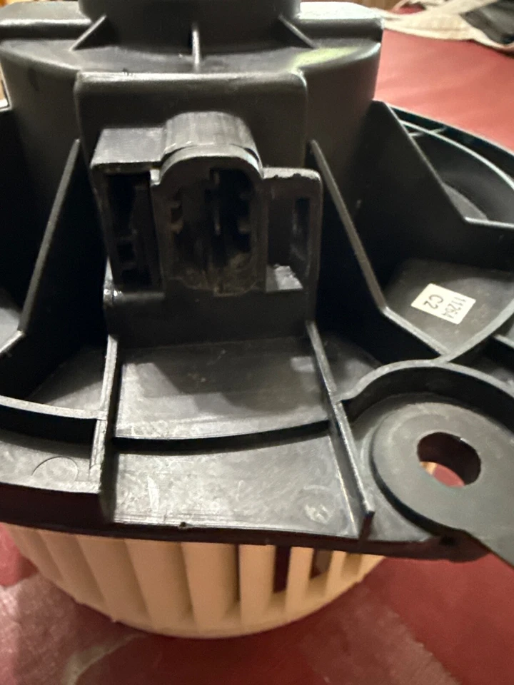 Сменный вентилятор в сборе Unimotor для Chevrolet Impala Monte Carlo 2000 2005 годов выпуска - Изображение 2 из 4