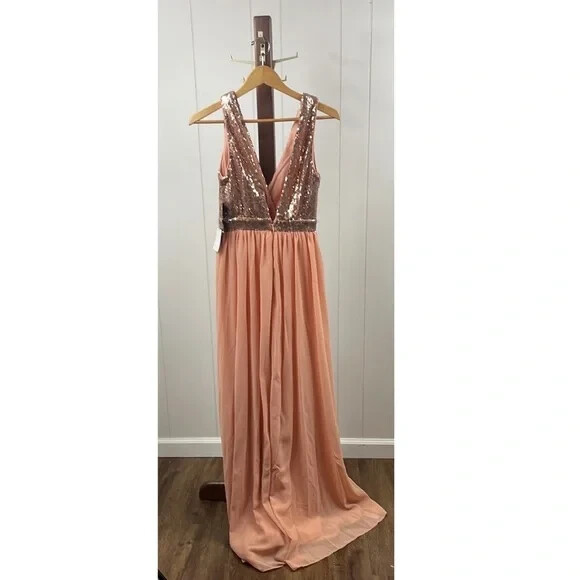 elegant encounter rose gold sequin maxi dress Lulu's NWT Elegant Encounter Rose Gold Sequin Maxi Dress Women's Small