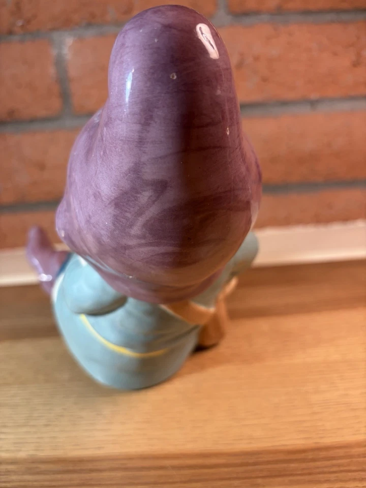 Estatua de gnomo elfo de jardín sentado de cerámica vintage, azul y púrpura, 11" Foto 3 de 4