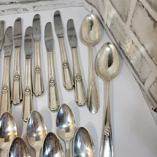 Wm Rogers IS Memory Hiawatha Set of 50 Pieces Silverplate Silverware - Picture 7 of 16