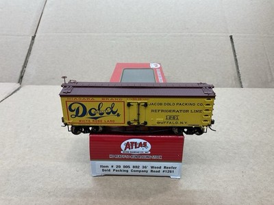 ATLAS HO SCALE BOX CAR WAGON 36  WOOD REEFER DOLD PACKAGING COMPANY NICE!