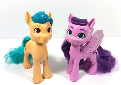 Princess Petals or Hitch Trailblazer My little pony 2021 shining adventures
