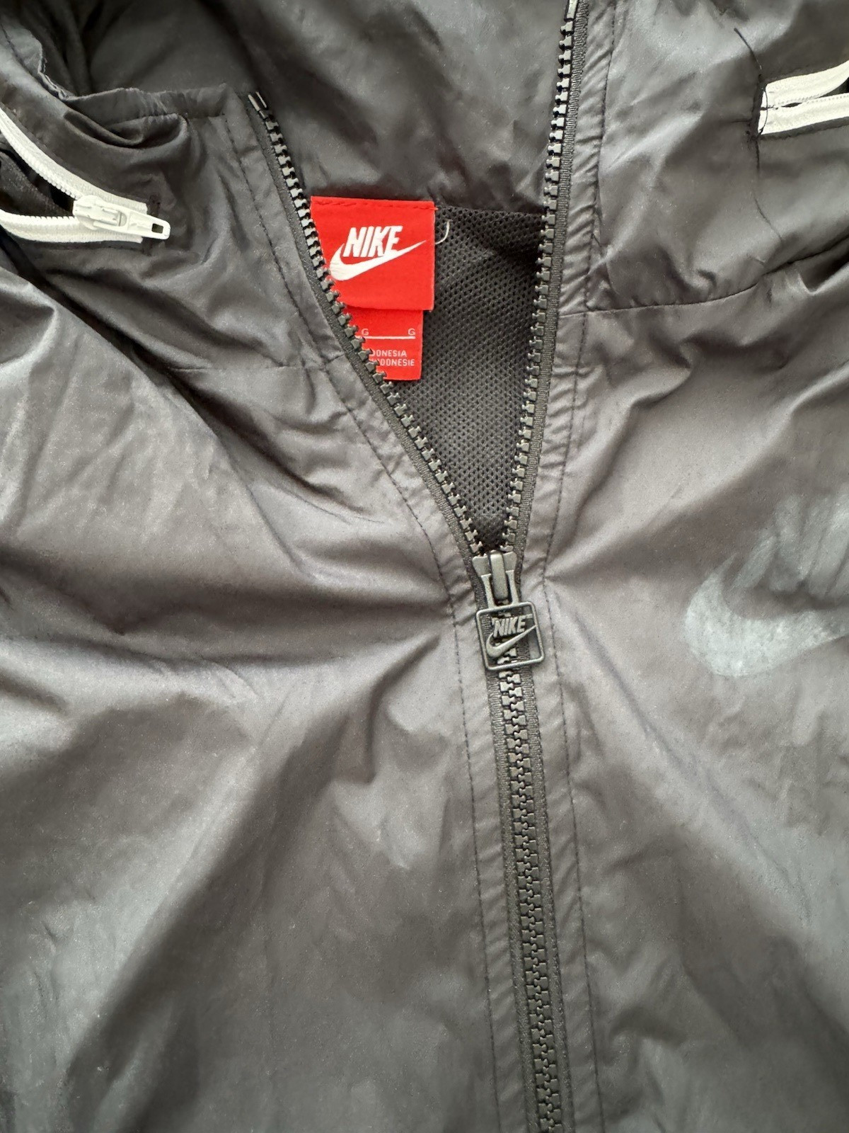 Nike Windrunner packable jacket size L - image 2