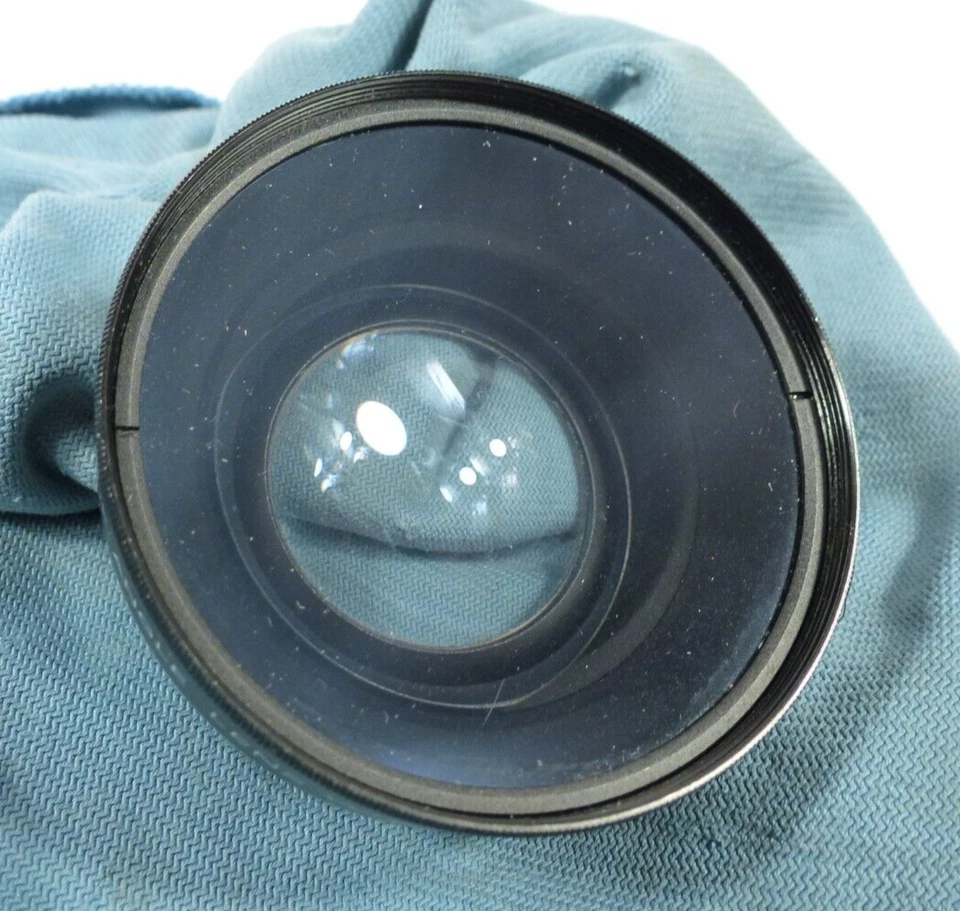 Digital Concepts Super Wide Angle Conversion Lens with Macro 0.45x refm - Image 2 of 3