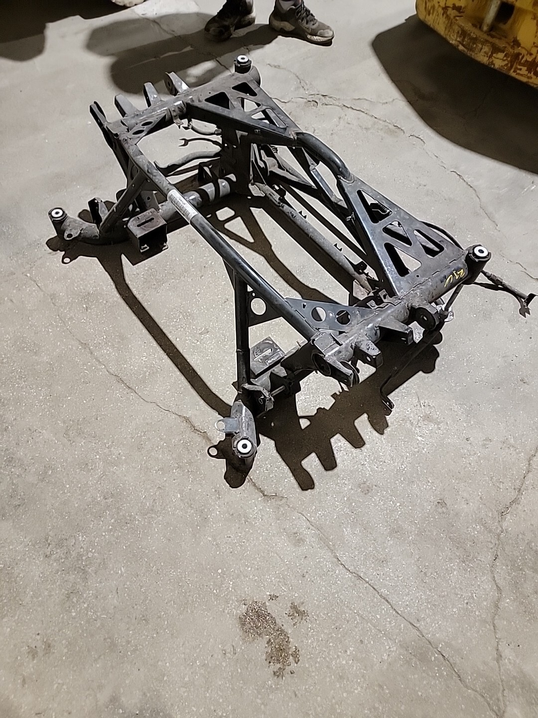 2011 Aston Martin DB9 Rear Subframe Crossmember Oem