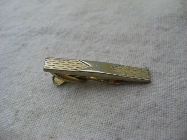 GREAT RETRO DESIGN Vintage Fading Gold Tone Made in USA Tie Clip Tie Clasp