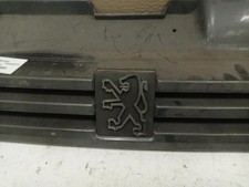 Calandre Peugeot 405