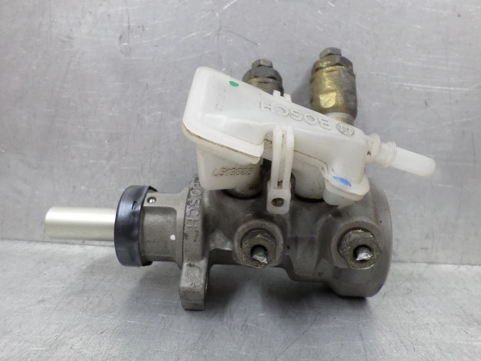 FORD FOCUS MK1 BRAKE MASTER CYLINDER 4 PIPE NON ABS VERSION 1998 - 2004 - Image 4 of 4