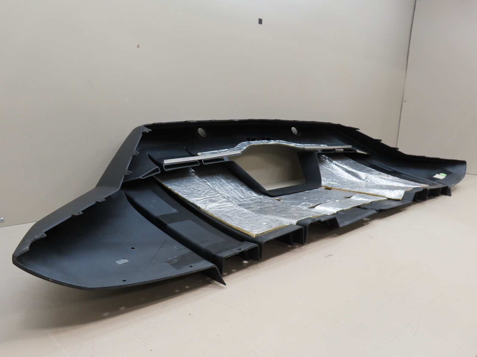 2012-2016 LAMBORGHINI AVENTADOR LP700 REAR LOWER BUMPER DIFFUSER OEM 470.807.539
