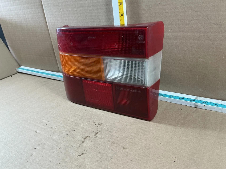 Задний левый задний фонарь со стороны водителя для Volvo 850 Sedan 1993-1994 годов выпуска от оригинального производителя - Изображение 3 из 4