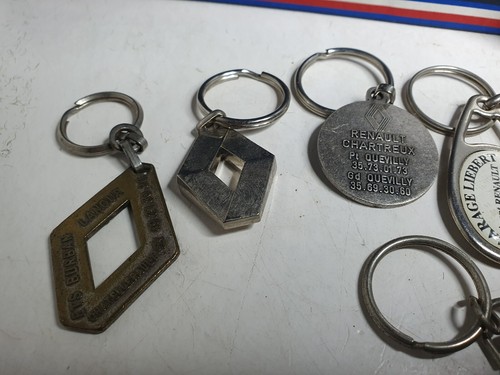 RENAULT VARIOUS KEYCHAIN LOT + BADGE,,,bourbon or others? kechain lh - Picture 11 of 12