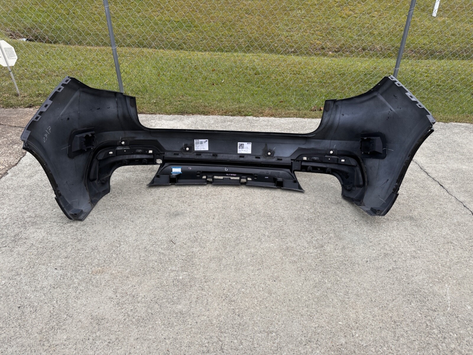 2019 2020 Maserati Levante GTS rear bumper  670103586  NO SHIPPING pick up only