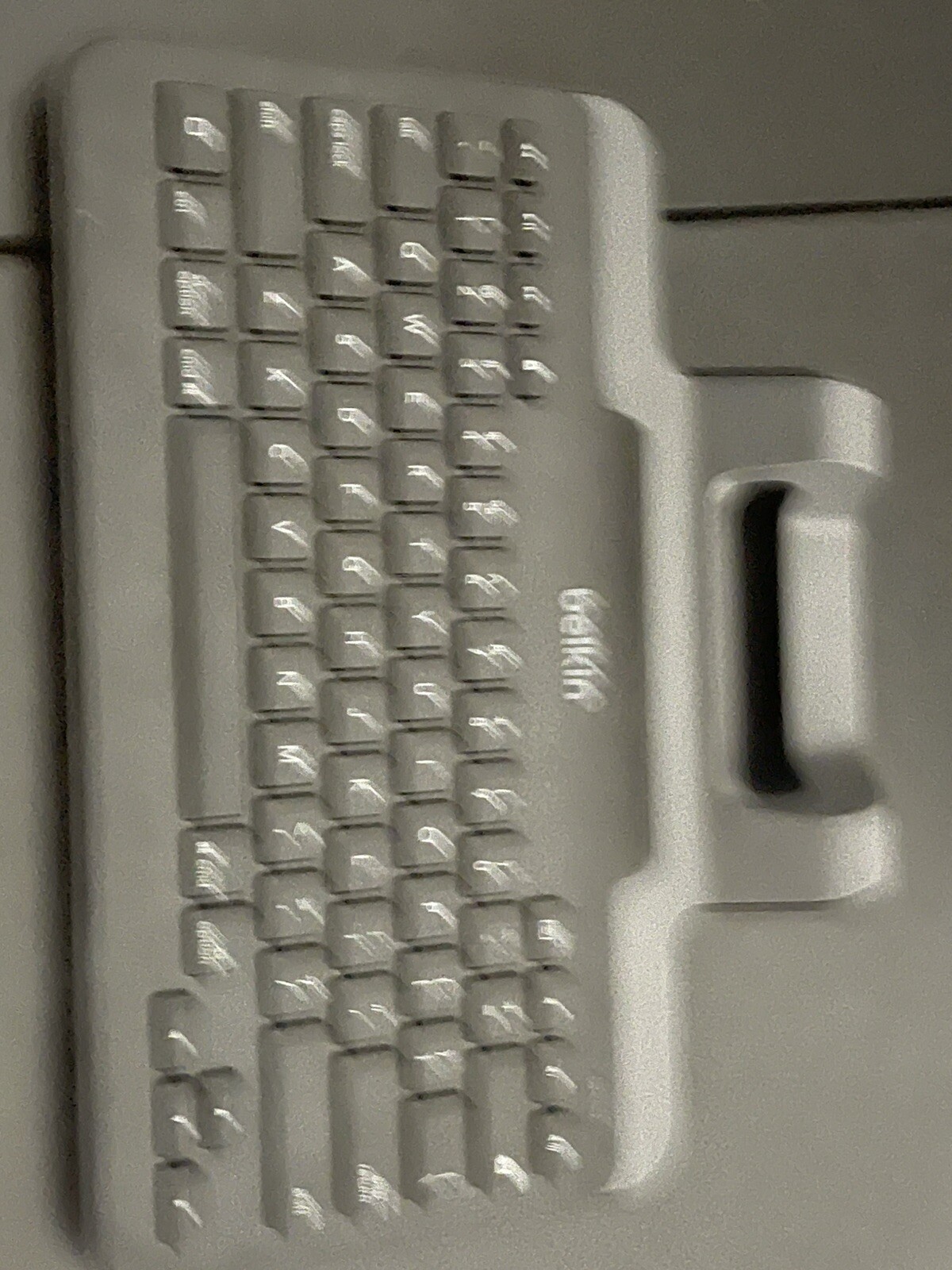 Belkin Wired Tablet Keyboard B2B130 w/ Stand Lightning Connector - VERY NICE!