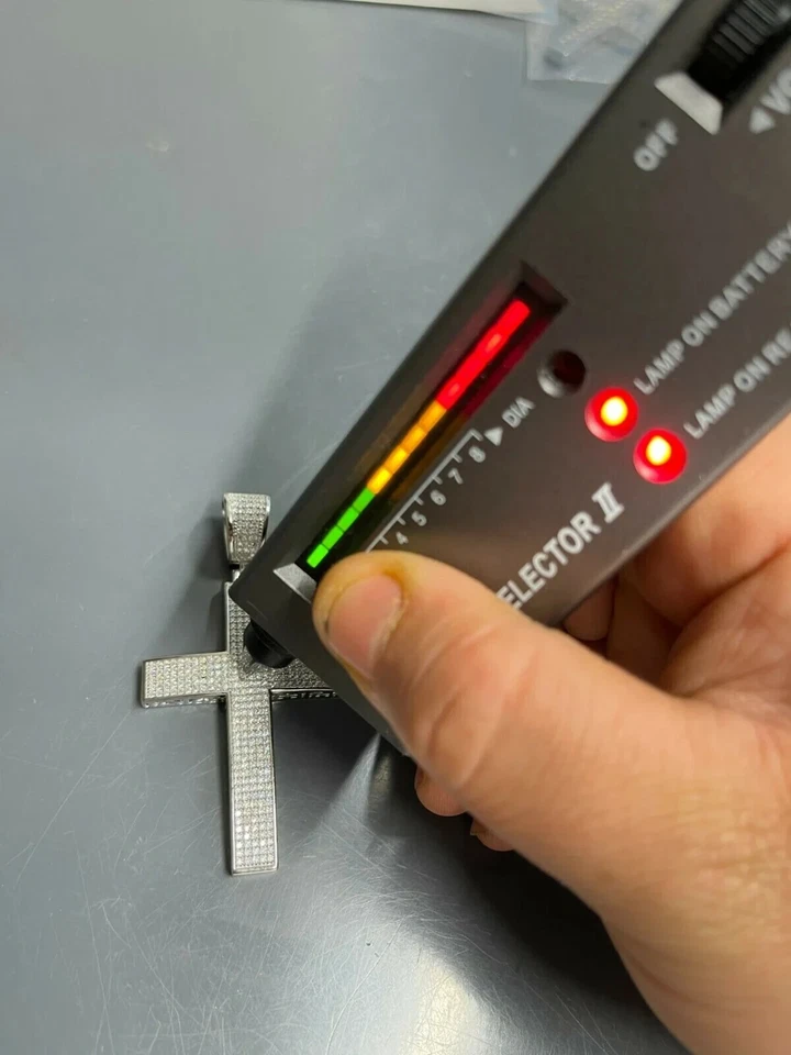 Colgante Cruz Probador Diamante Corte Redondo 3.00Ctw Plata de Ley 925 Foto 3 de 4