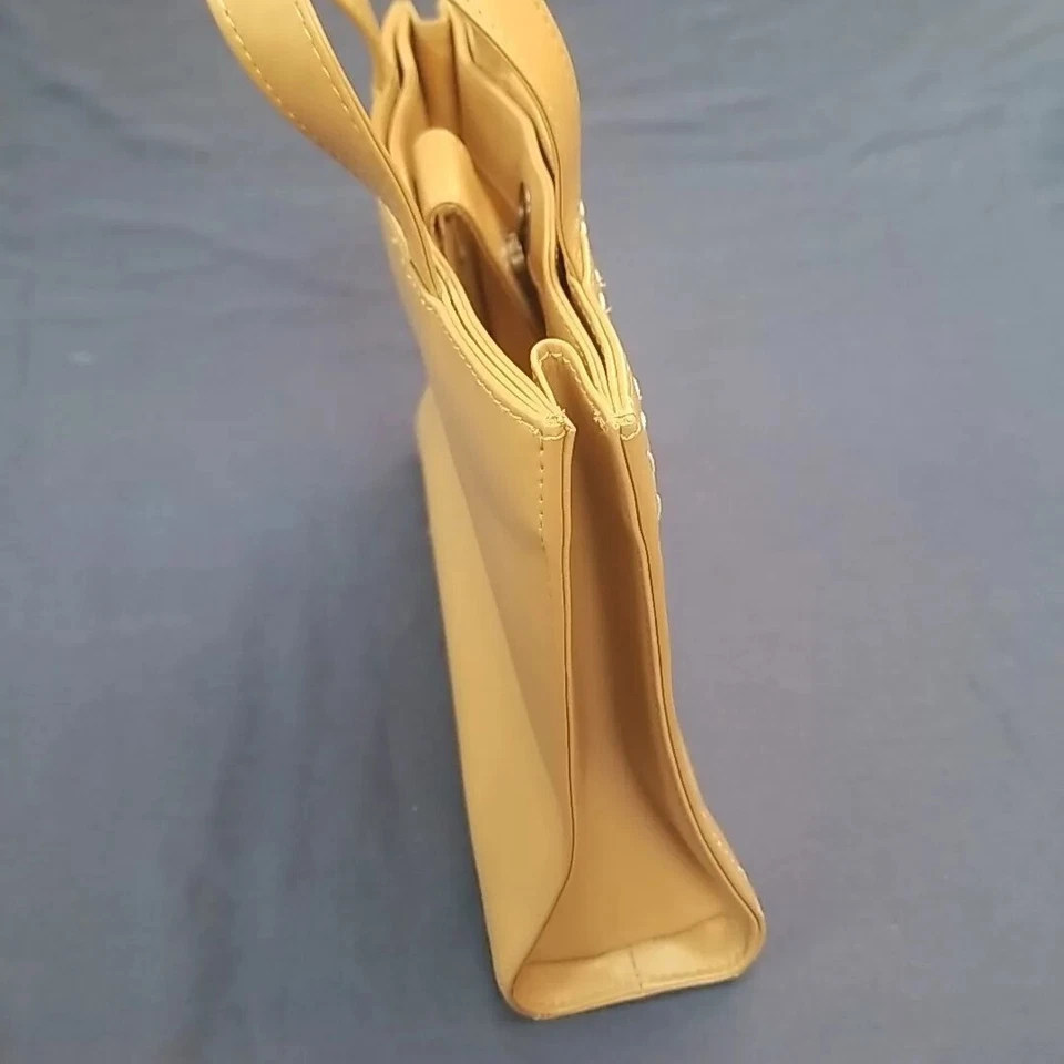 Beige Oasis Leather Handbag Top Handle Stitch detail Lined Pockets Made in India - Image 4 of 4