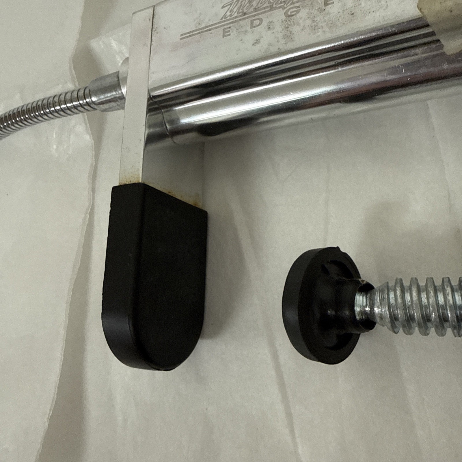 The Designers Edge Aluminum Portable Battery Operated Threaded Clamp Lamp Light